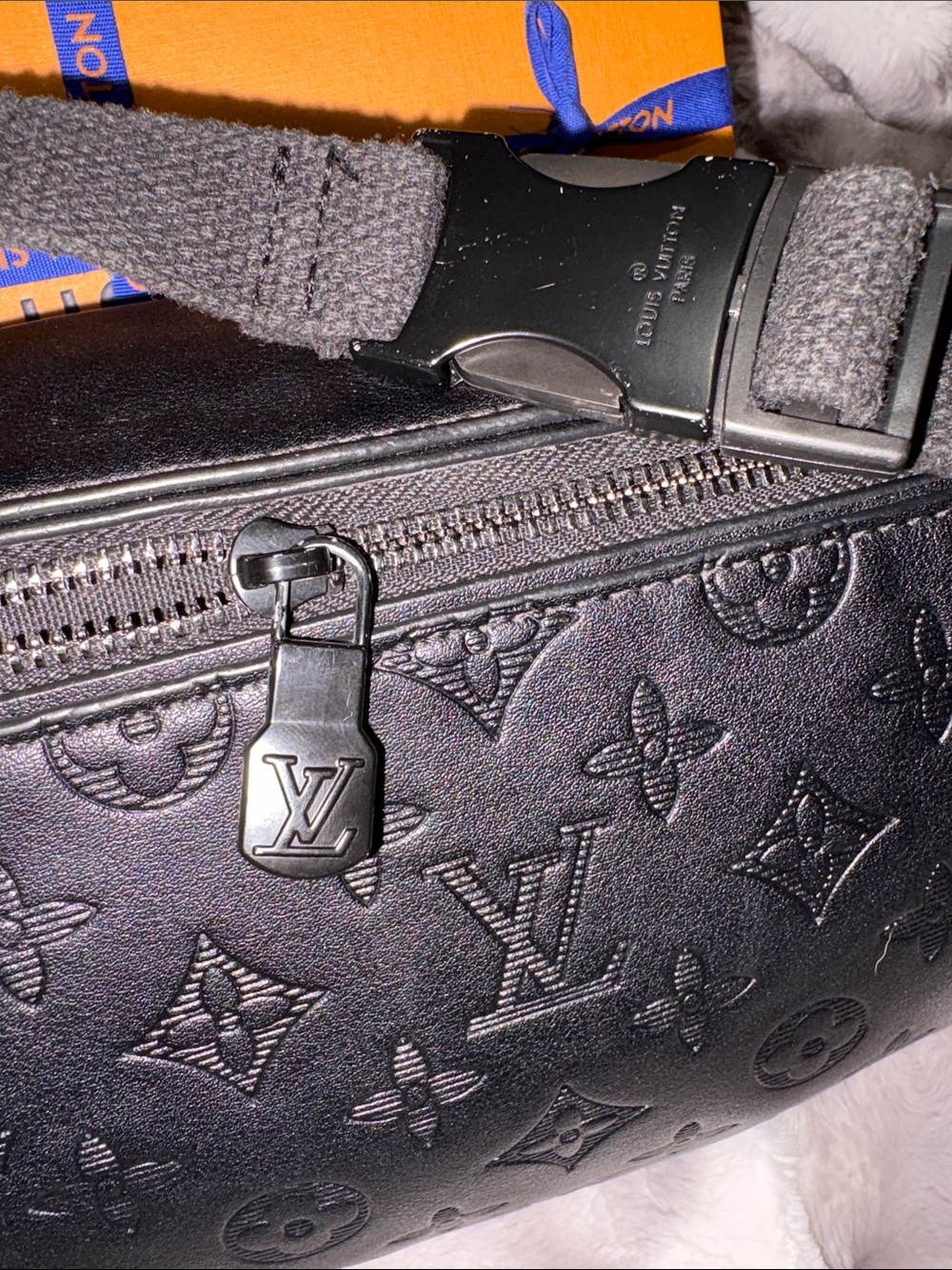 Louis Vuitton Discovery Bumbag Monogram Shadow calf leather MM - Picture 6 of 12